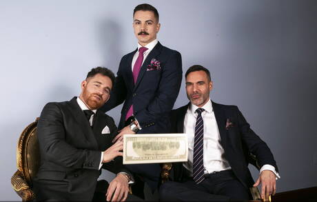 Die versauten Kumpels Austin Sugar, Jonas Jackson und Manuel Skye bei einem heißen Dreier-Arschfick in der Badewanne