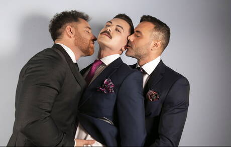 Die versauten Kumpels Austin Sugar, Jonas Jackson und Manuel Skye bei einem heißen Dreier-Arschfick in der Badewanne