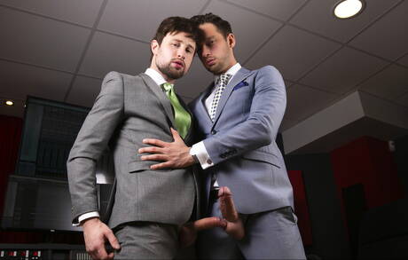 Der belgische harte Kerl Damon Heart und der haarige englische Hengst Drew Dixon lieben sich