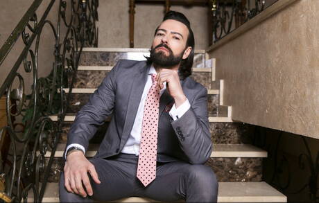 Die spanischen Muskelprotze Diego Reyes und Miguel Angel haben es am Pool krachen lassen