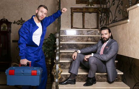 Die spanischen Muskelprotze Diego Reyes und Miguel Angel haben es am Pool krachen lassen