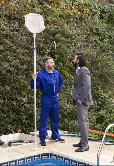 Die spanischen Muskelprotze Diego Reyes und Miguel Angel haben es am Pool krachen lassen