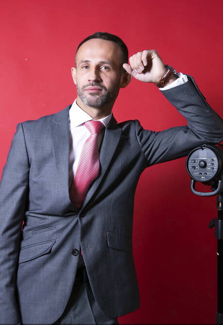 Der harte Kerl Franky Fox und der bullige Vadim Romanov ficken den Arsch, nachdem sie einen Schwanz gelutscht haben