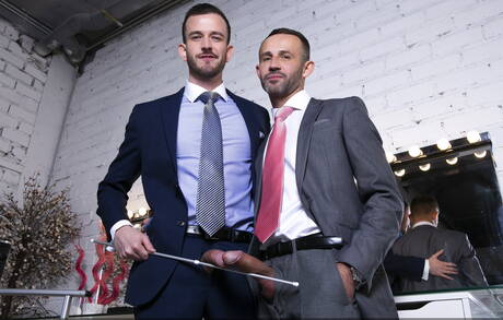 Der harte Kerl Franky Fox und der bullige Vadim Romanov ficken den Arsch, nachdem sie einen Schwanz gelutscht haben