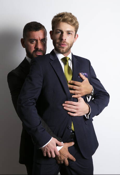 Engelse harige hengst Gabriel Phoenix en gespierde Thomas Thunder hebben hete seks