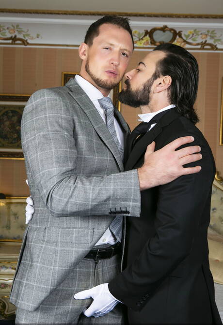 Beefy Miguel Angel and american muscular Pierce Paris have anal sex