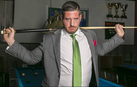 Der muskulöse David Cork und der englische harte Kerl Lukas Daken beim harten Analsex