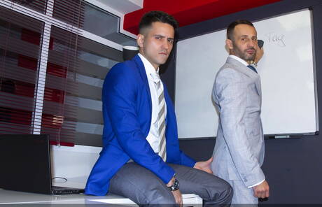 Der bullige Robbie Rojo und der starke Mann Vadim Romanov in einer heißen Homosexuellenszene