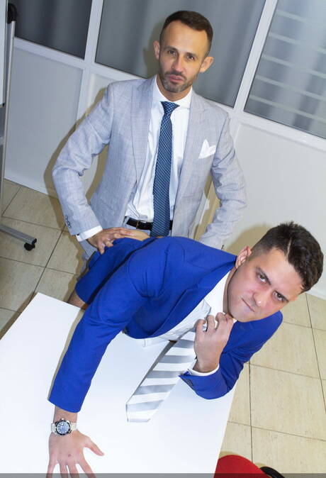 Der bullige Robbie Rojo und der starke Mann Vadim Romanov in einer heißen Homosexuellenszene