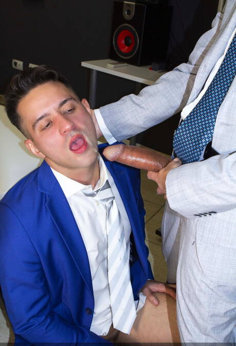 Der bullige Robbie Rojo und der starke Mann Vadim Romanov in einer heißen Homosexuellenszene