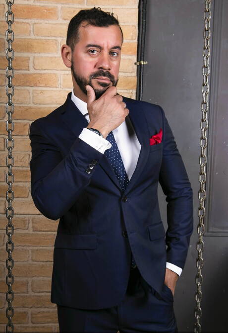 Husky guy Bruno Max and stud Thomas Thunder have anal sex