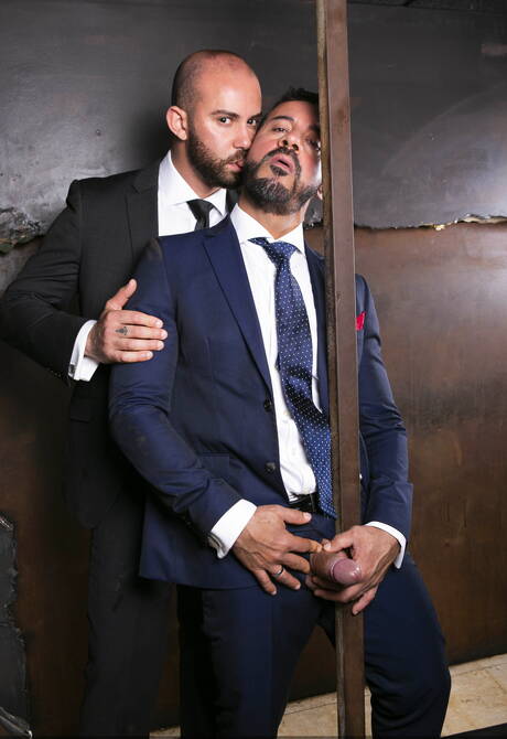 Husky guy Bruno Max and stud Thomas Thunder have anal sex