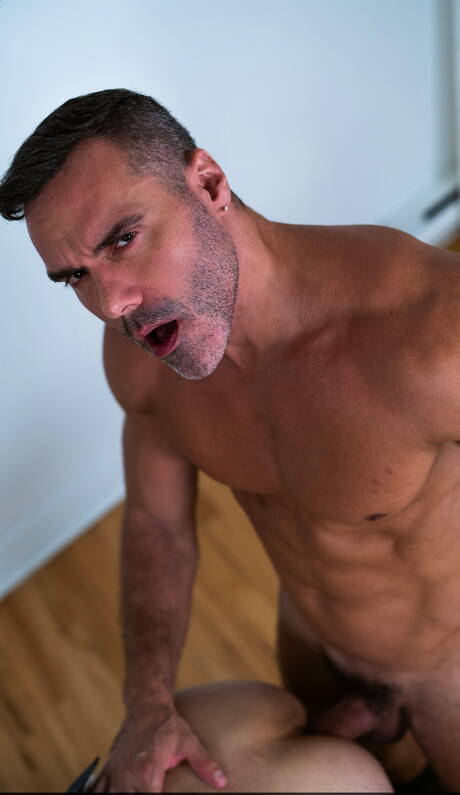 カナダのスーパースタッド、マヌエル・スカイとラテンのマッチョ、ロッキー・バジャルタが熱いアナルセックスを繰り広げる