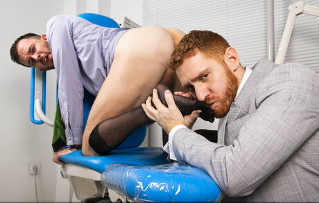 Muskelprotz Franky Fox und der bullige Leander bei heißem Arschfick