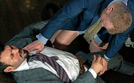 O durão Jean Franko e o musculoso Malek Tobias fazem um bom sexo oral