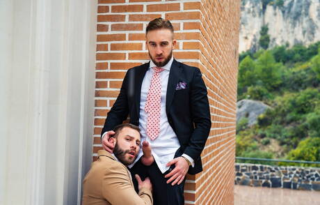 Muskelprotz Diego Reyes und Kraftprotz Manuel Scalco in heißer Homosexuellenszene im Freien