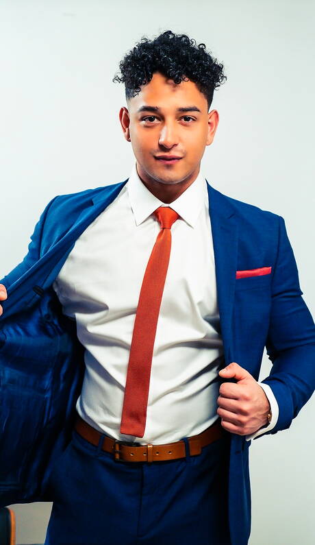 カナダの強豪ケンゾー・アルバレスが自慰行為をする