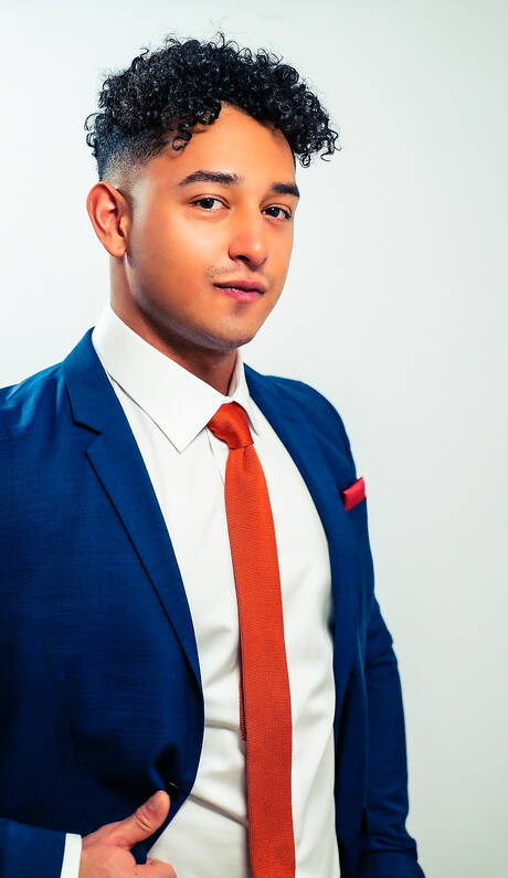 カナダの強豪ケンゾー・アルバレスが自慰行為をする