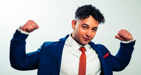 カナダの強豪ケンゾー・アルバレスが自慰行為をする