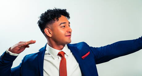 カナダの強豪ケンゾー・アルバレスが自慰行為をする