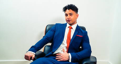 カナダの強豪ケンゾー・アルバレスが自慰行為をする