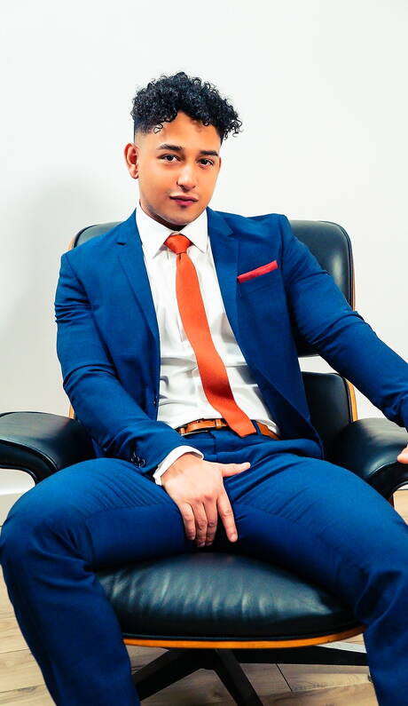 カナダの強豪ケンゾー・アルバレスが自慰行為をする