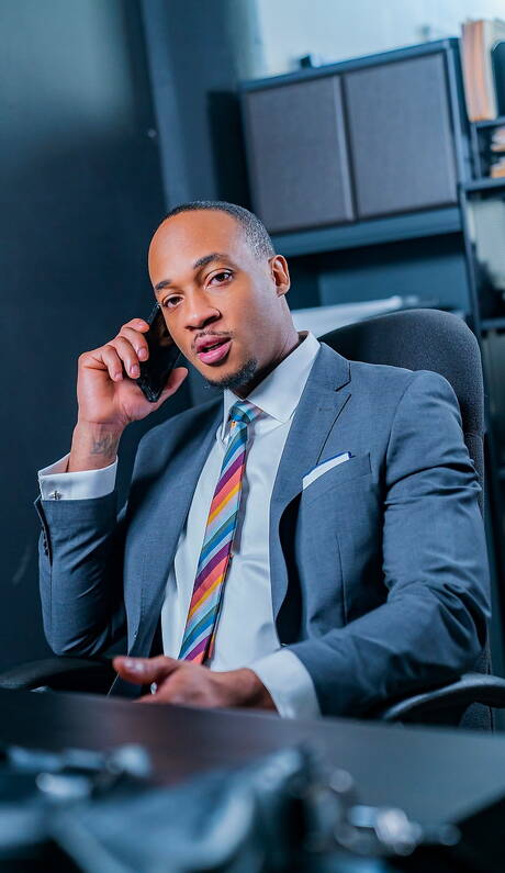 黑人超級帥哥Trent King用玩具自慰