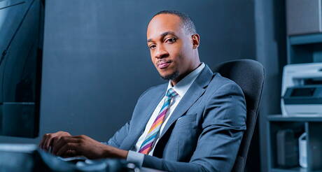 黑人超級帥哥Trent King用玩具自慰