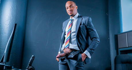 黑人超級帥哥Trent King用玩具自慰