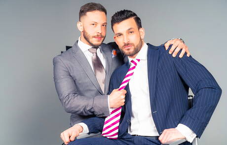 Der Hengst Javi Gray und der starke Mann John Brachalli lutschen und vögeln sich gegenseitig