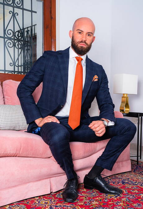 Men At Play: Husky guy Bruno Max and beefcake Emir Boscatto fuck after dick sucking at the pool