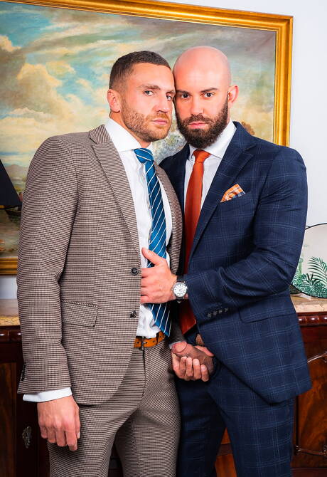 Husky guy Bruno Max and beefcake Emir Boscatto fuck after dick sucking at the pool