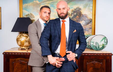 Husky guy Bruno Max and beefcake Emir Boscatto fuck after dick sucking at the pool