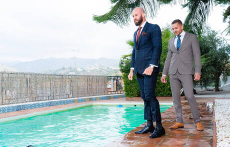 Husky guy Bruno Max and beefcake Emir Boscatto fuck after dick sucking at the pool