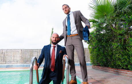 Husky guy Bruno Max and beefcake Emir Boscatto fuck after dick sucking at the pool