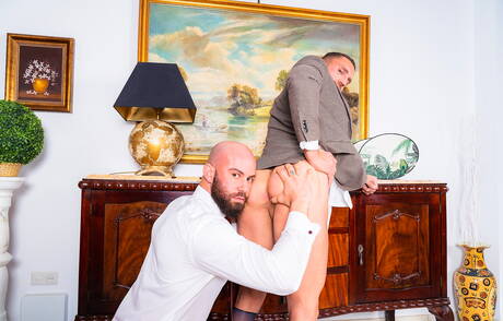 Husky guy Bruno Max and beefcake Emir Boscatto fuck after dick sucking at the pool