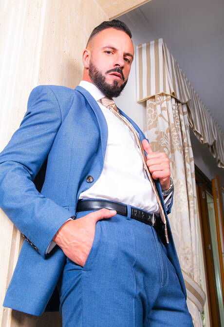 Der bullige Leo Rosso und der attraktive Ruslan Angelo haben guten Analsex am Pool