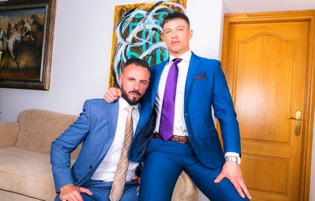 Der bullige Leo Rosso und der attraktive Ruslan Angelo haben guten Analsex am Pool