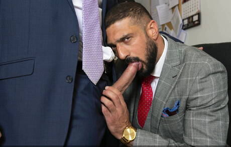 Spanish bodybuilder Diego Reyes and italian hot bear Marco Napoli have a good oral sex