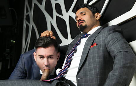 Der haarige Latino-Hengst Jean Franko und der englische Muskelprotz Lukas Daken bei einem heißen Arschfick