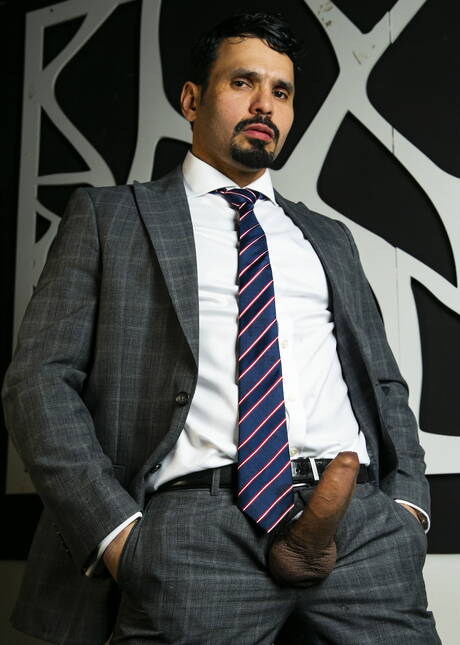 Der haarige Latino-Hengst Jean Franko und der englische Muskelprotz Lukas Daken bei einem heißen Arschfick