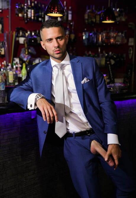 Der harte Kerl Bruno Max und der muskulöse Robbie Rojo haben Analsex