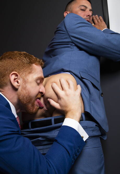 Der australische Kraftprotz Leander und der kanadische Schönling Shane Jackson ficken in den Arsch, nachdem sie einen Schwanz gelutscht haben