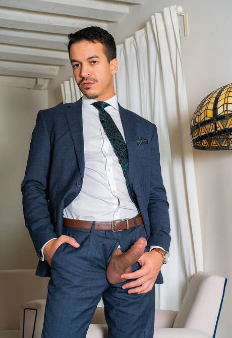 Der sinnliche Typ Diego Reyes und der hinreißende Typ Jonathan Miranda ficken nach dem Blowjob in den Arsch