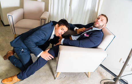 Der sinnliche Typ Diego Reyes und der hinreißende Typ Jonathan Miranda ficken nach dem Blowjob in den Arsch