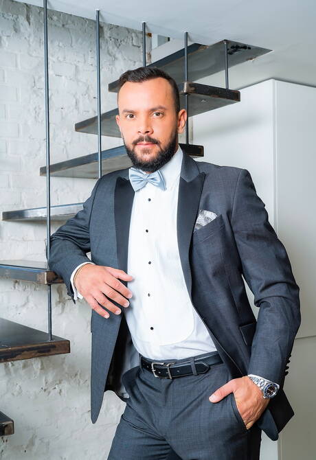 Der lateinamerikanische Bulle Emir Boscatto und der reife portugiesische Bär Sir Peter ficken nach dem Schwanzlutschen