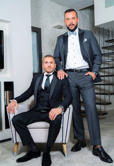 Der lateinamerikanische Bulle Emir Boscatto und der reife portugiesische Bär Sir Peter ficken nach dem Schwanzlutschen