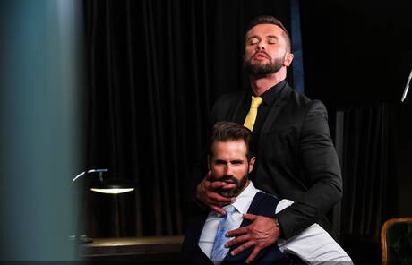 Der spanische Hot Bear Dani Robles und der norwegische Strongman Tyler Berg in einer heißen Homosexuellenszene