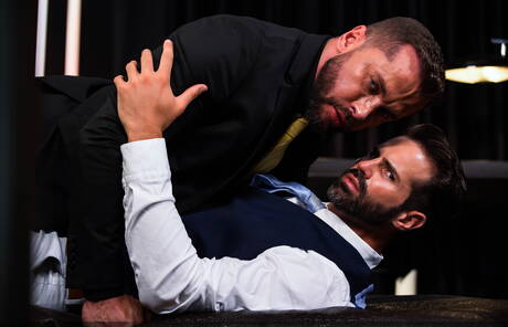 Der spanische Hot Bear Dani Robles und der norwegische Strongman Tyler Berg in einer heißen Homosexuellenszene