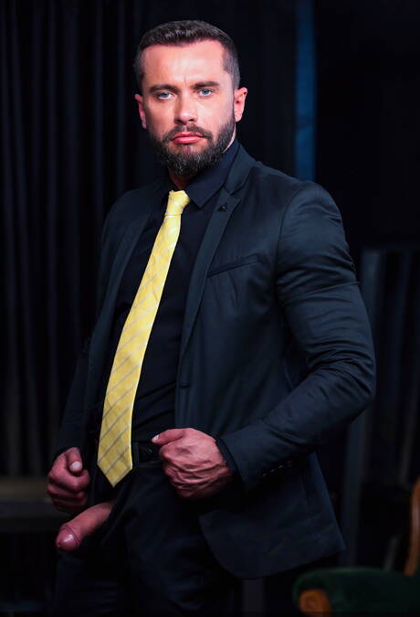 Der spanische Hot Bear Dani Robles und der norwegische Strongman Tyler Berg in einer heißen Homosexuellenszene